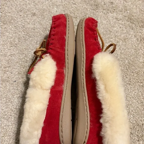 Minnetonka Women's Alpine Sheepskin Moccasin Red Slip On Slippers Suede Size 7 - Picture 7 of 12